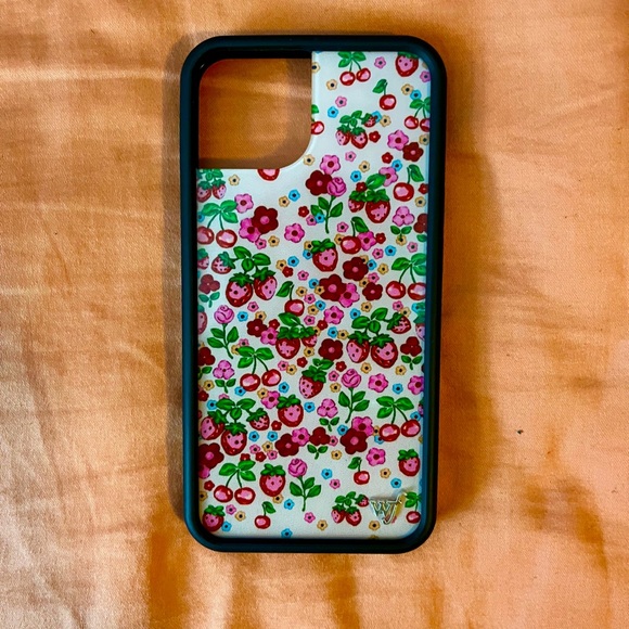 Wildflower iPhone 13 case - Picture 1 of 1